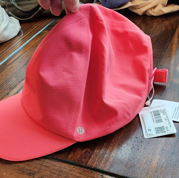 lululemon Fast and Free Running Pink Cap NWT - Picture 3 of 3